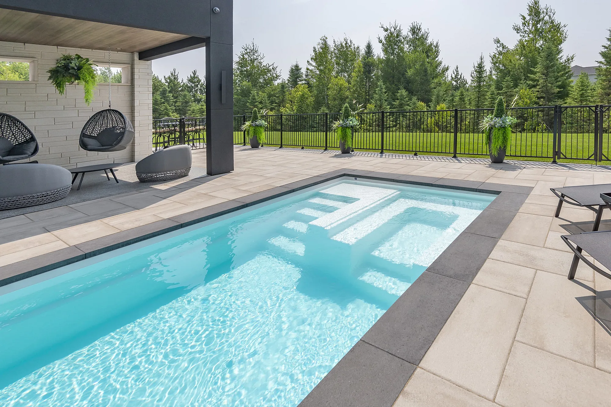 Comparaison entre les piscines en fibre de verre et les piscines en vinyle 1