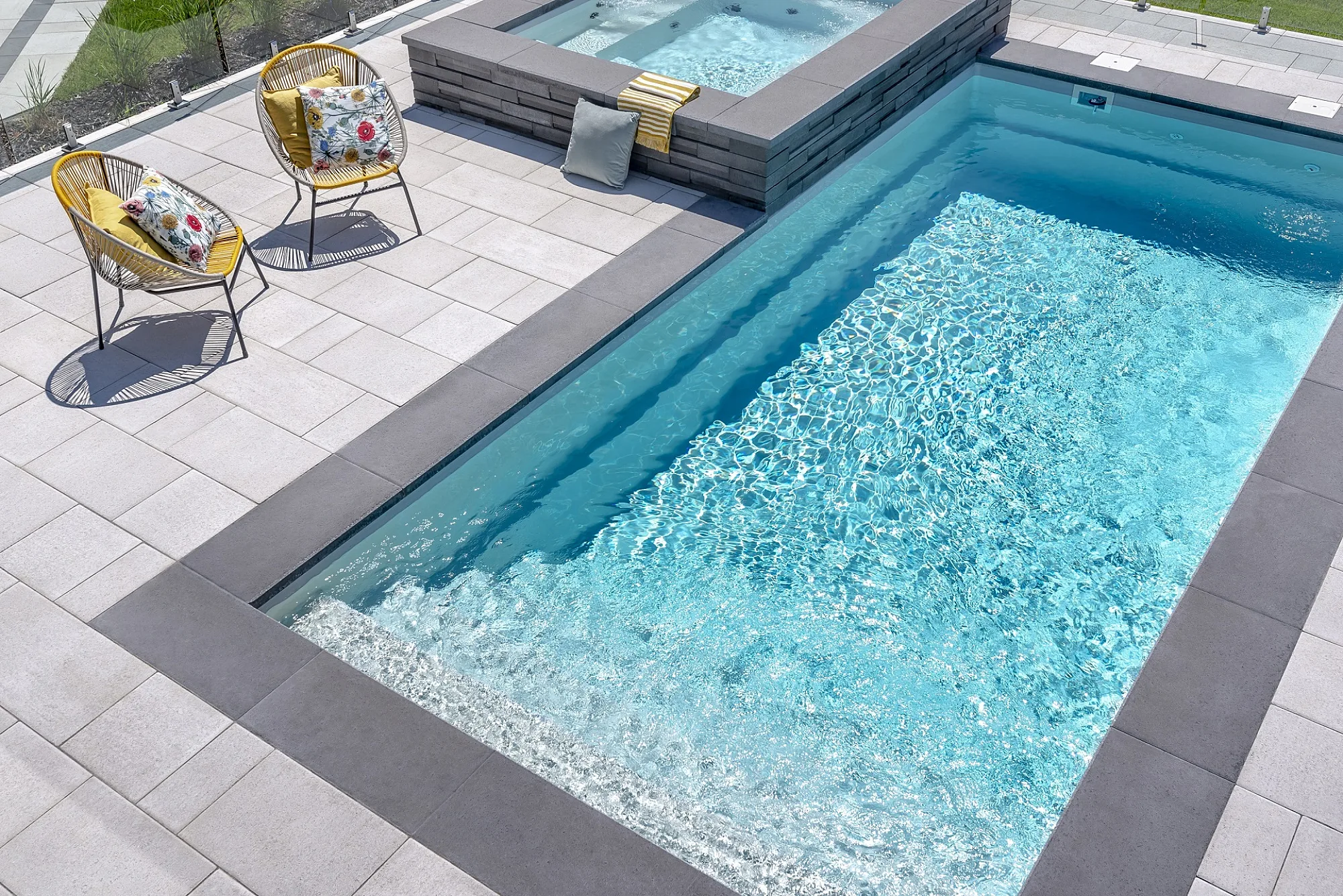 10 raisons qui vous feront opter pour une piscine en fibre de verre Azoria